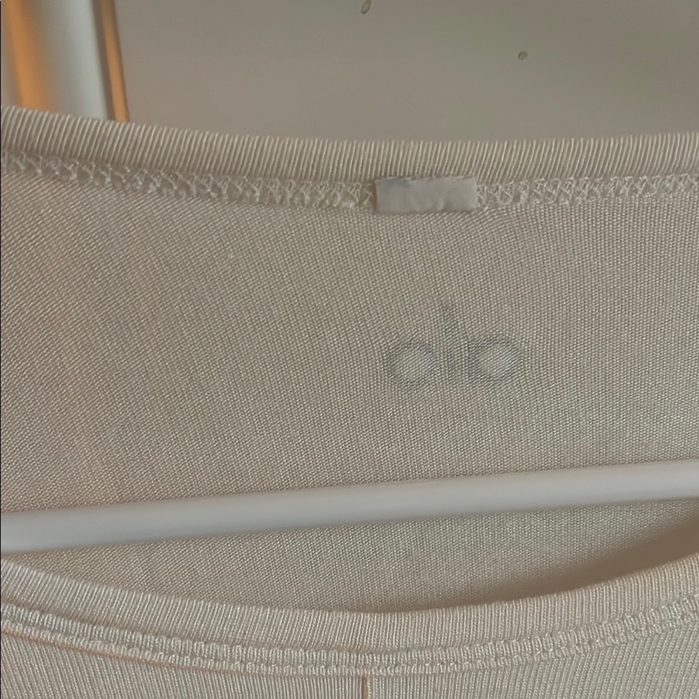 Alo Yoga Cover Long Sleeve Twist Front Top - Picture 8 of 9